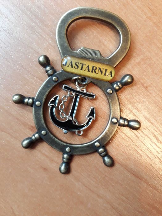 Otwieracz do piwa koło sterowe i kotwica z napisem Jastarnia