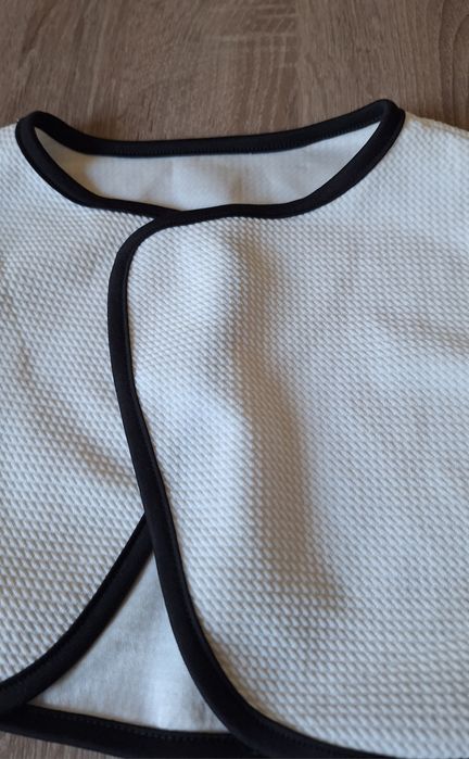 Bolerko ecri pikowane z czarnym 149/146