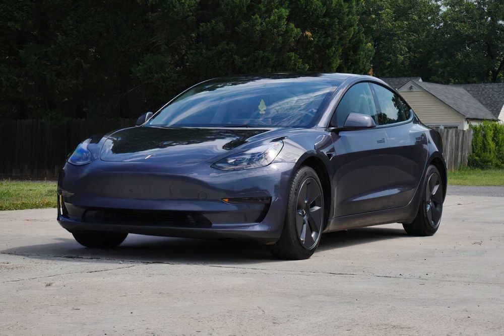 Tesla Model 3      2023