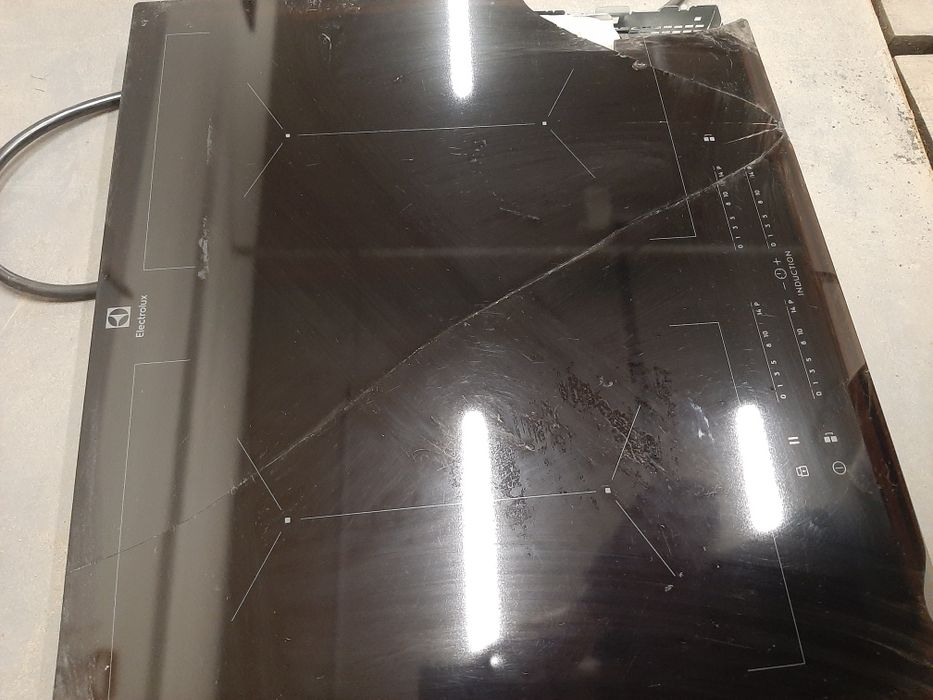 Płyta indukcyjna Electrolux EIV644. Uszkodzone szkło.