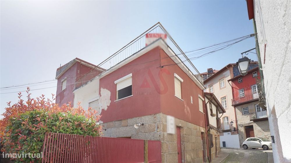 Andar de Moradia Duplex T5 no Coração de Guimarães