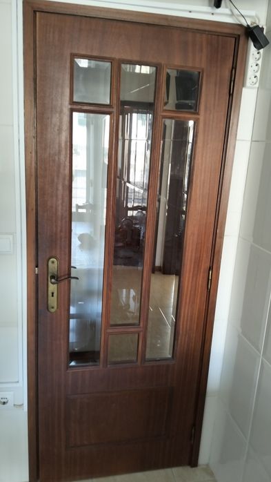 Vendo 2  portas com aro incluído 65€ cada