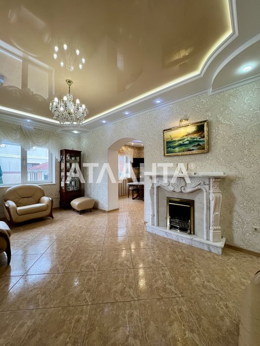 Дом с бассейном в Даче Ковалевского.