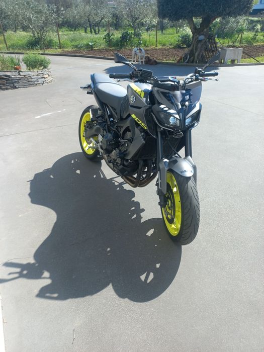 Moto Yamaha mt09