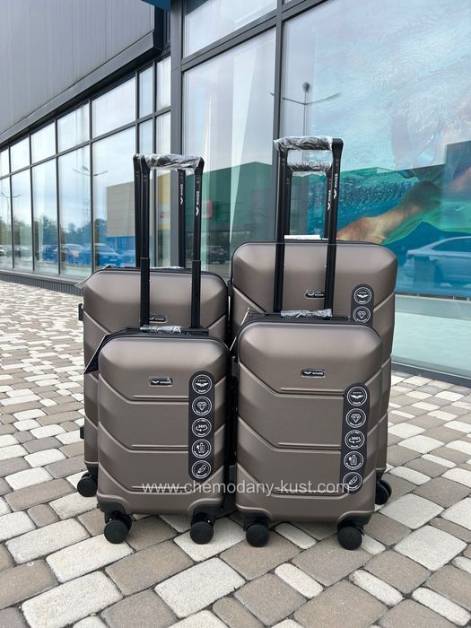 Валіза на колесах Wings 148 полікарбонат ударостійка