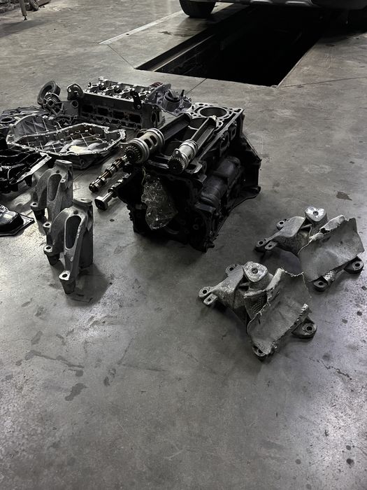 Запчастини двигуна Блок Колінвал розпредвал балансир Audi A4 B8 A5