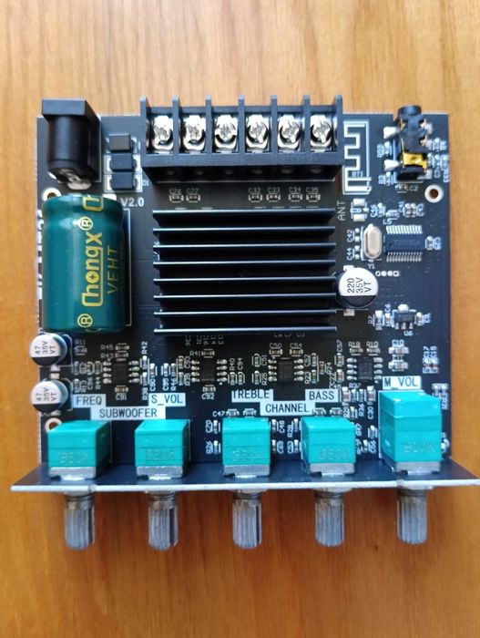 Усилитель мощности 2x50 +100 Вт с Bluetooth