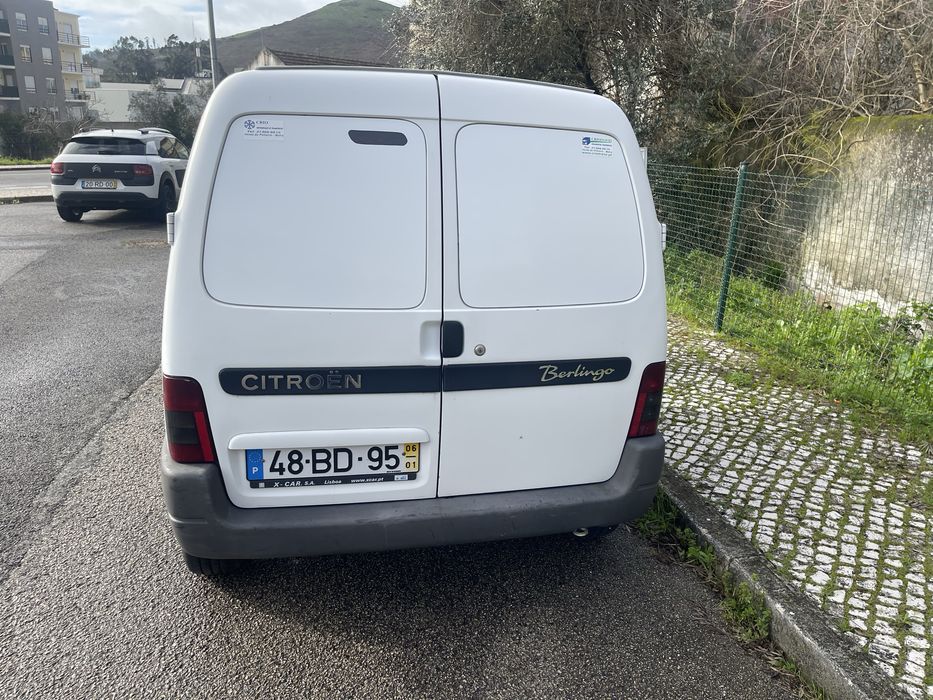 Carrinha muito boa com frio. Levou motor com cerca de 250000klm.