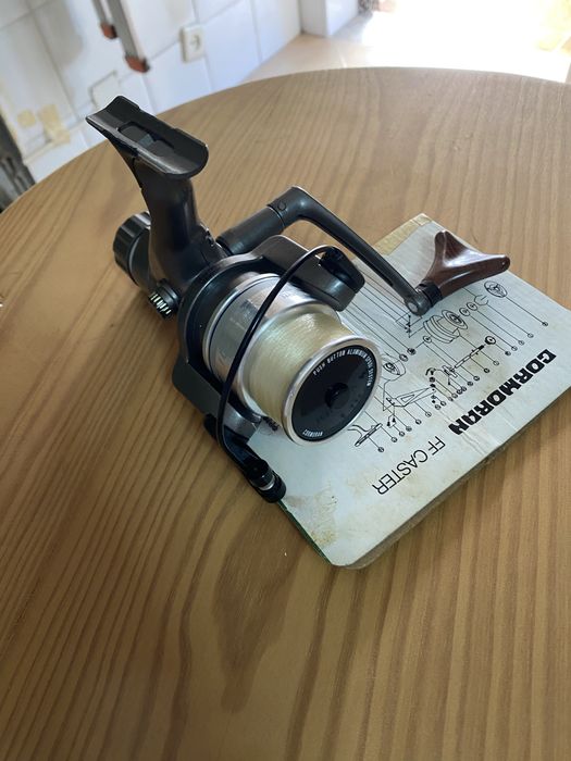 Vendo lote de 2 carretos de pesca.