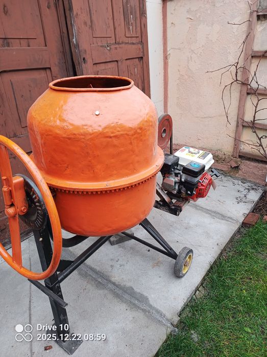 Betoniarka z napędem spalinowym
