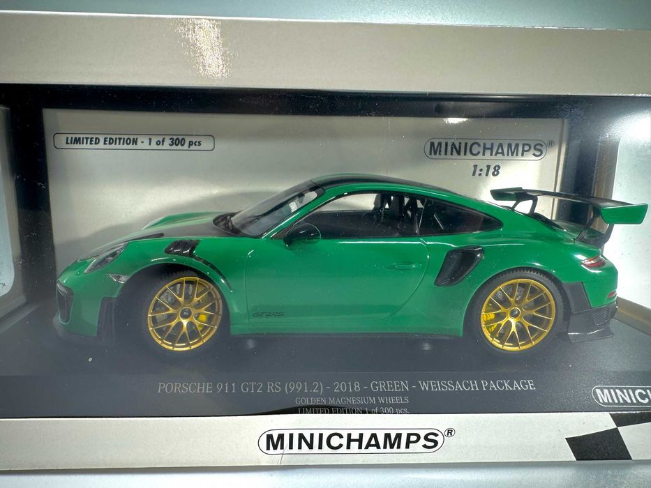 1:18 Porsche 911 991.2 GT2 RS 2018 Weissach Package Green [MINICHAMPS]