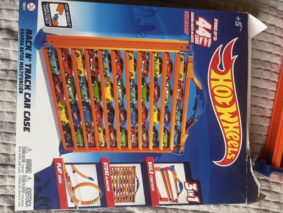 Ігровий гараж із доріжками для зберігання машинок Hot Wheels в ідеальному стані