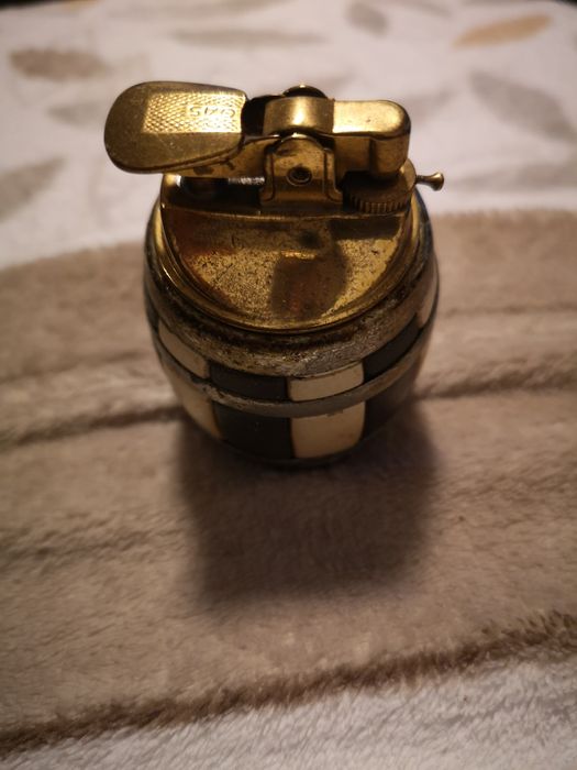 Isqueiro em forma de barril