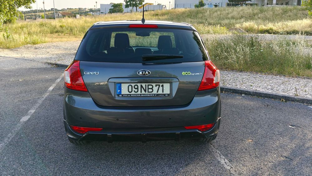 Kia Ceed 1.6 CRDi 128cv TX (1 Só Dono) – Junho 2012
