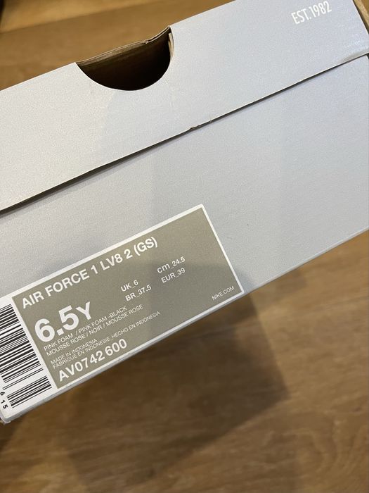 Жіночі кросівки Nike Air Force 1 Smile 39 розмір