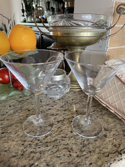 Dwa stare duze kieliszki do martini vintage