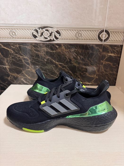 Кросівки adidas UltraBOOST 22