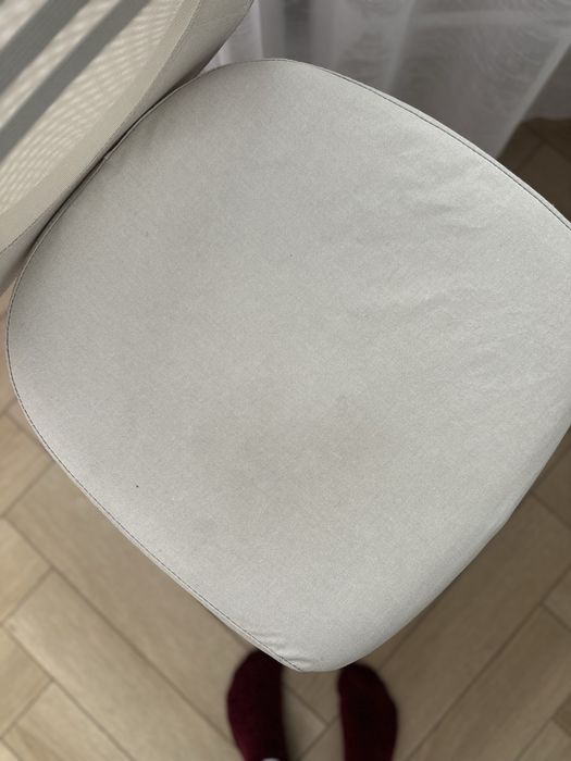 Beżowe krzesło obrotowe biurowe IKEA FLINTAN