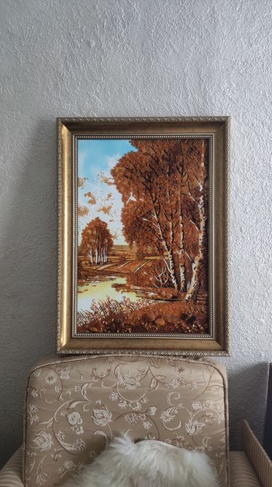 Картина в рамі з бурштину