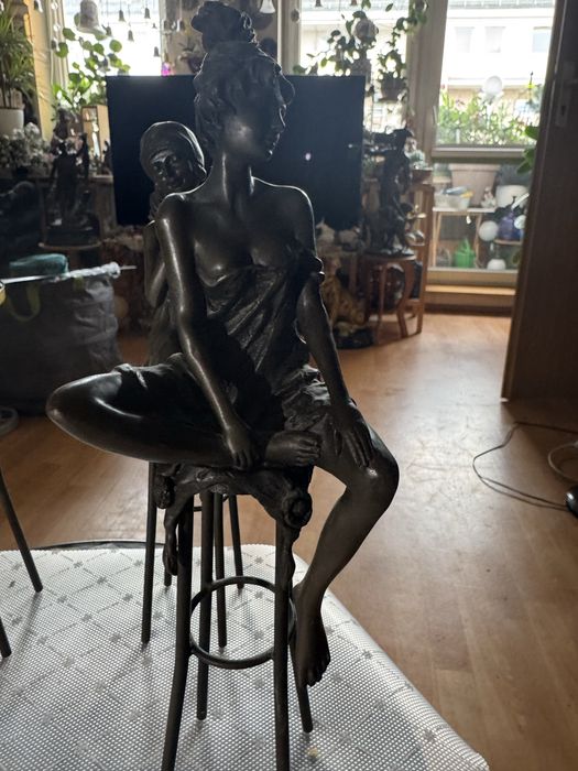 Figurki z brązu kobiety