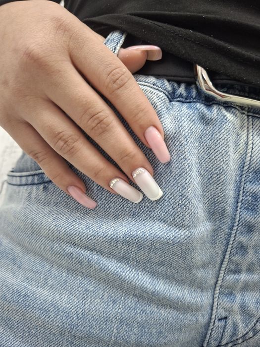 Манікюр Стрий  нарощування нігтів