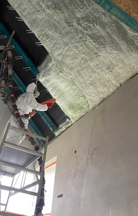 Ocieplenie poddasza pianą PUR, ocieplanie pianką PUR, hydroizolacja i naprawa dachu membraną