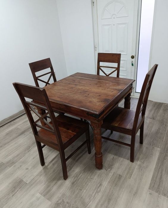 Mesa, de madeira maciça, rústica, tropical com 4 cadeiras