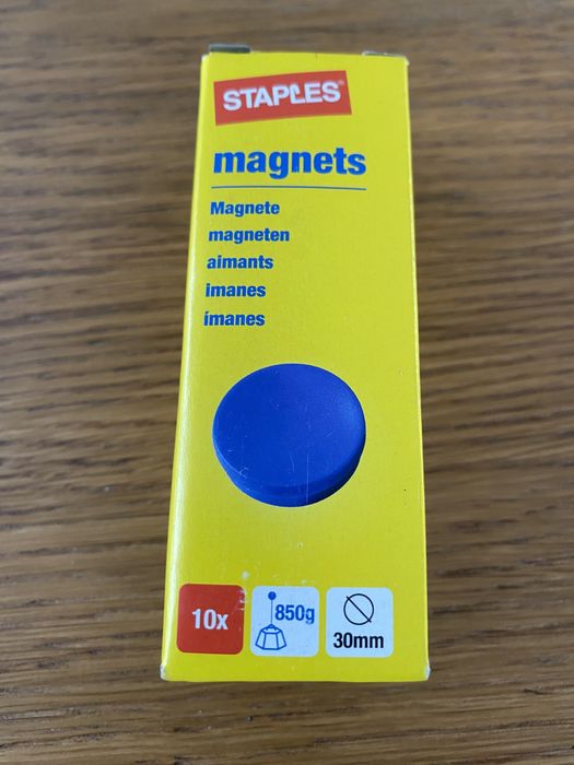 Magnesy do tablicy niebieskie, czerwone opakowania po 10 szt