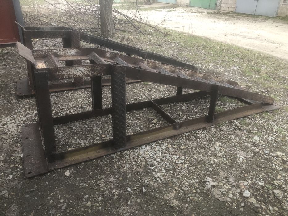 Автомобільна естакада.