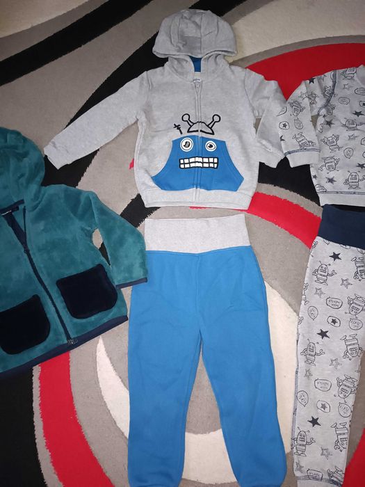 Komplety dresowe i bluza dla chłopca 92