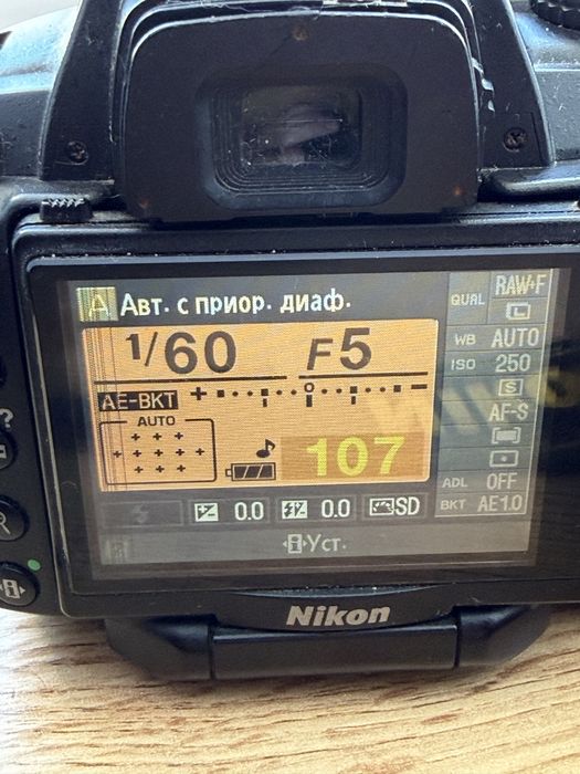 Продам Nikon D5000 + Nikon 18-105mm VR. + SD32GB + кейс