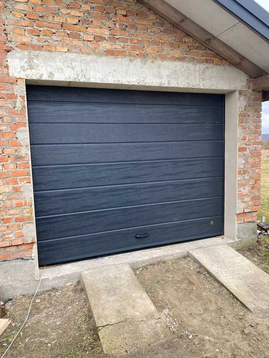 Автоматичні секційні ворота ТМ GANT  шир.3000 вис.2750 колір антрацит