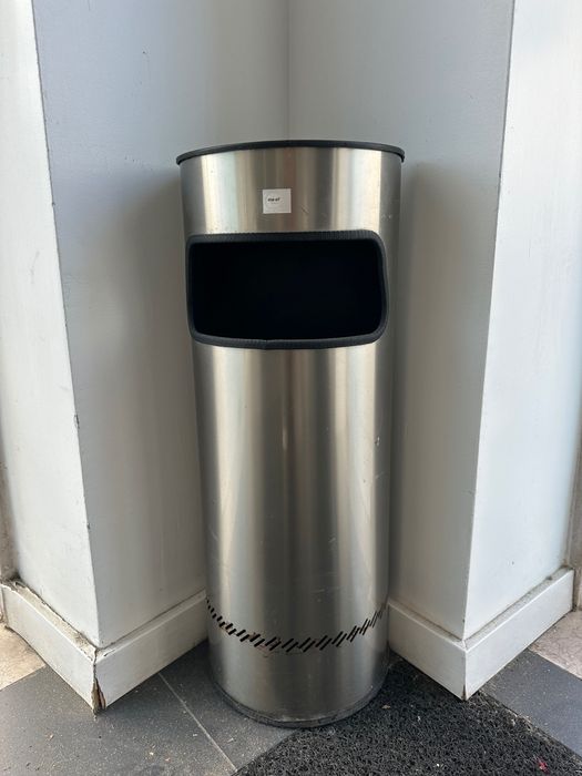 Cinzeiro pé inox