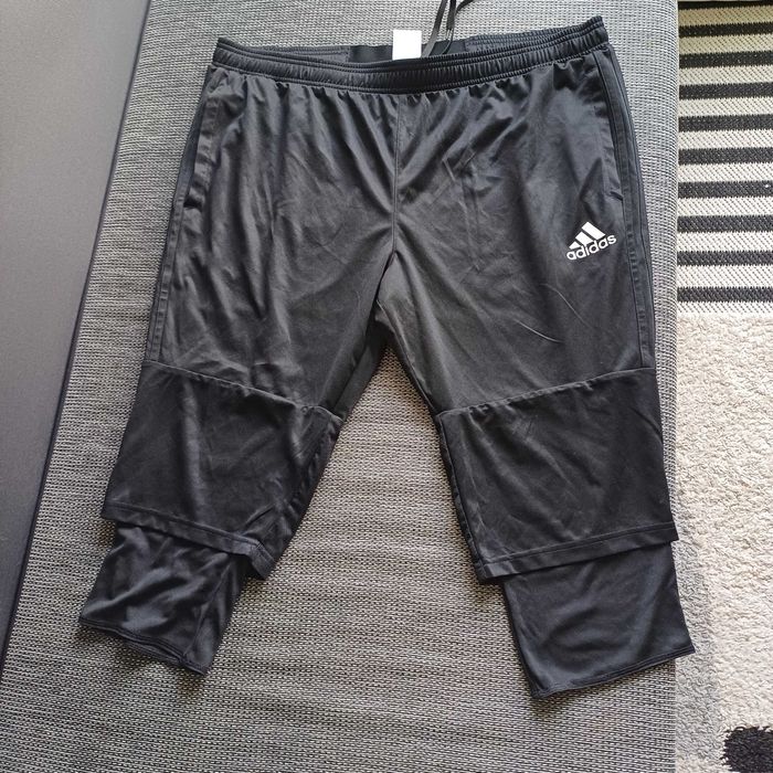 Sprzedam spodenki firmy adidas 3/4.   rozmuar 2 XL