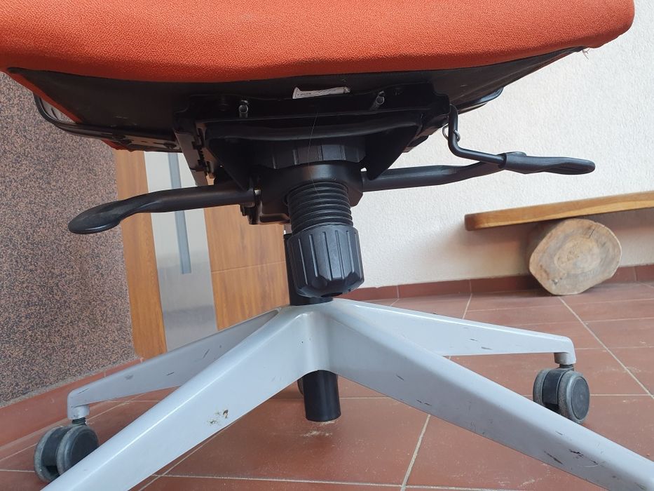 Fotel biurowy pomarańczowy