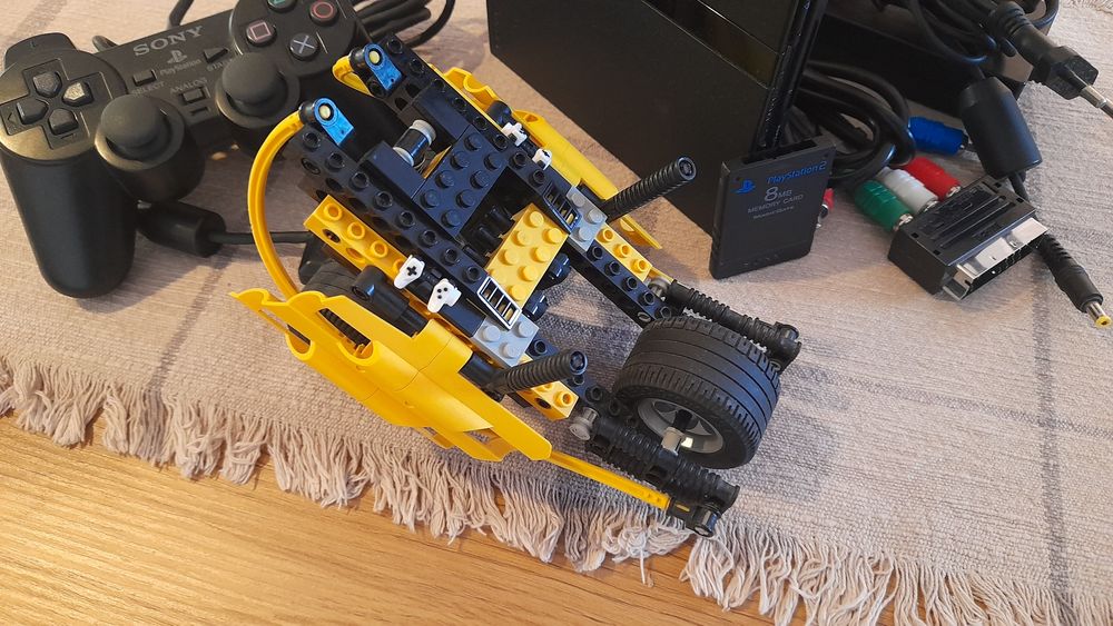 Consola PlayStation 2 Slim + Jogo e Acessórios
