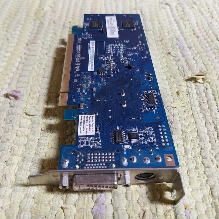 Placa Gráfica Hewlett-Packard (HP) 5188-5457 - 256MB Nvidia GeForce 7500LE
