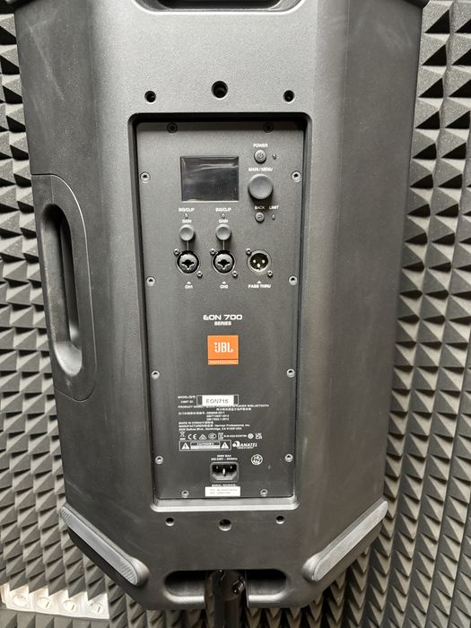 Продам активні колонки JBL 715