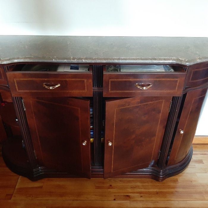 Móvel apoio com tampo em mármore