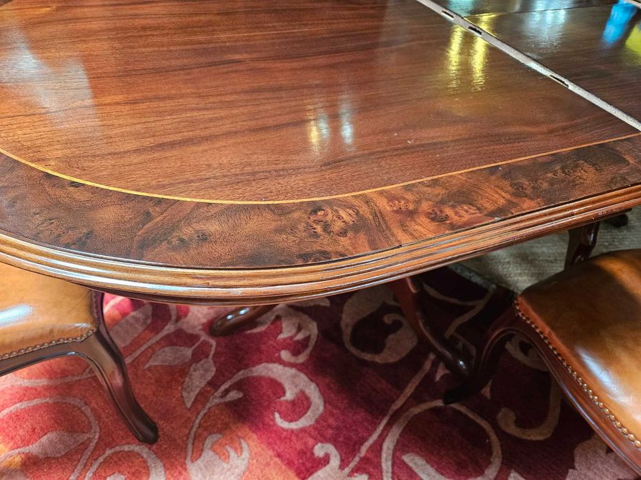 Mesa de sala - extensível - óptimo estado geral - Só a mesa as cadeiras são à parte