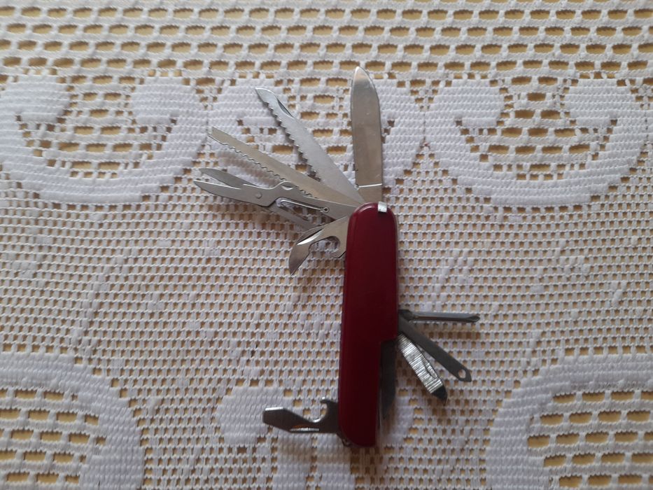 Scyzoryk wielofunkcyjny 11 funkcji