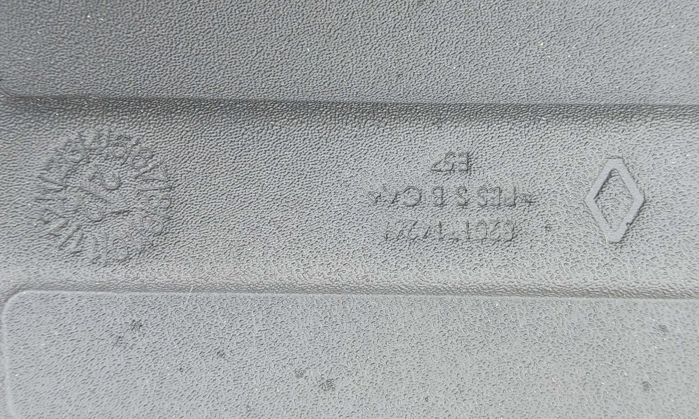 Mata bagażnika materiałowo gumowa Clio V