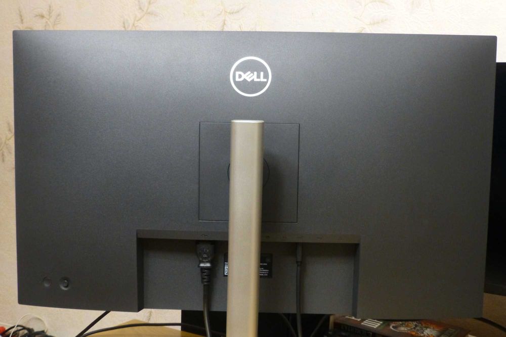 Монітор Dell P2723QE-4K (3840 x 2160)   IPS-матриця,    HDMI 2.0    DP 1.4  USB-C (90W), USB 3.2