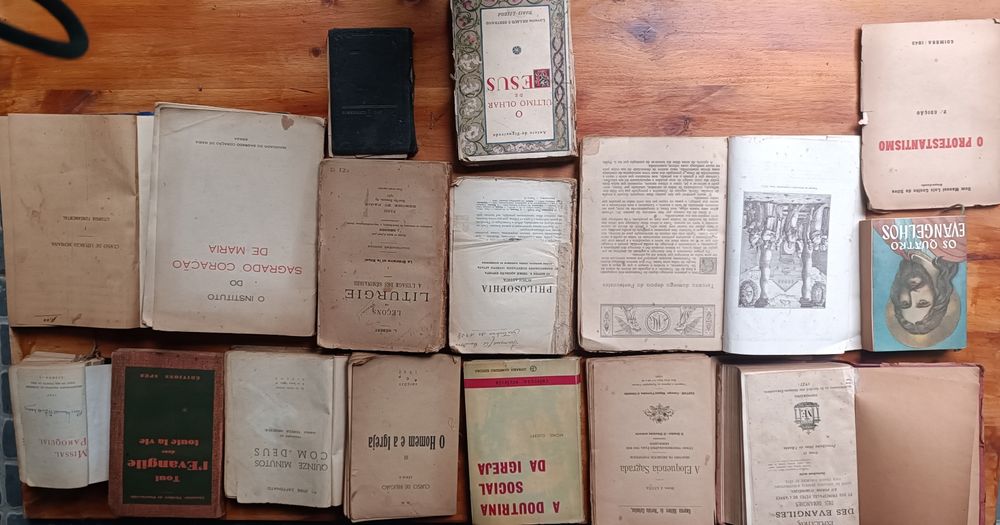 Livros antigos religião católica