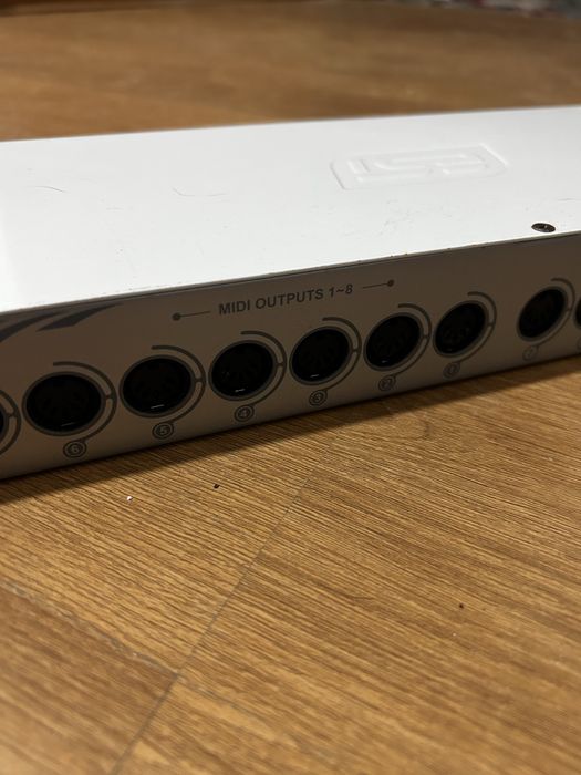 MIDI Interface ESI M8U XL (7 ins-8 outs)