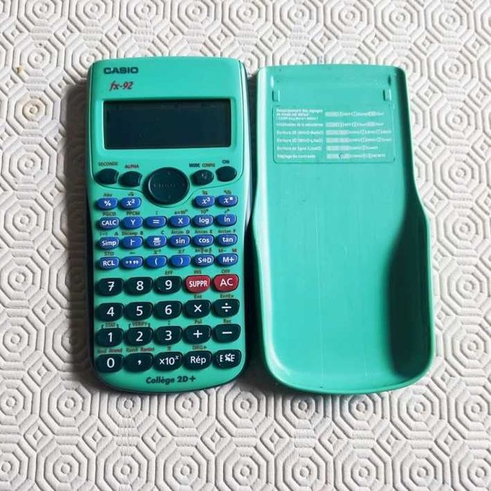 Calculadora Cientifica Casio FX-92 Collége 2D+ Em bom estado