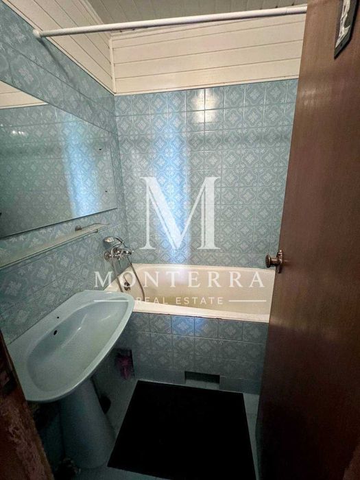Продаж 3 кімнатної квартири в жилому стані Київ, Правий берег, вул. Стадіонна, метро Вокзальна, центр