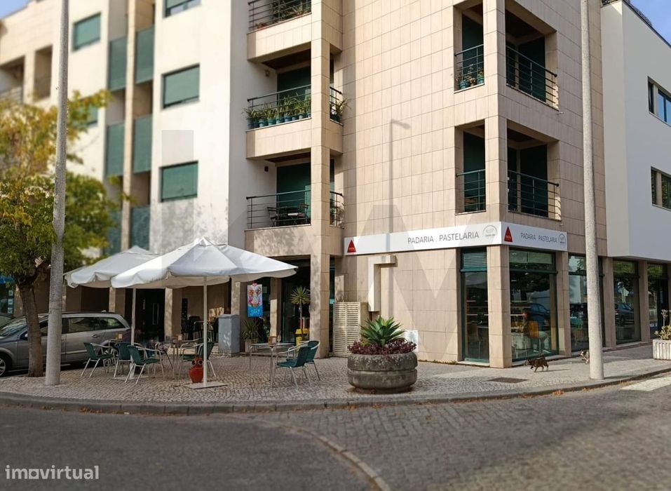 Pastelaria e Padaria com fabrico próprio, para trespasse, em Esgueira,