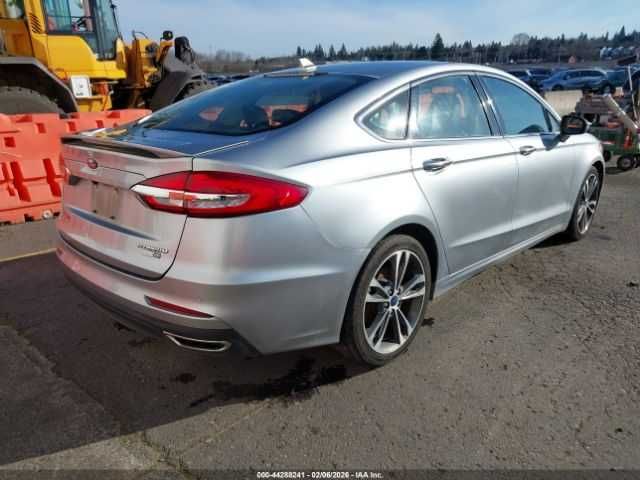 Ford Fusion Titnium 2020 /