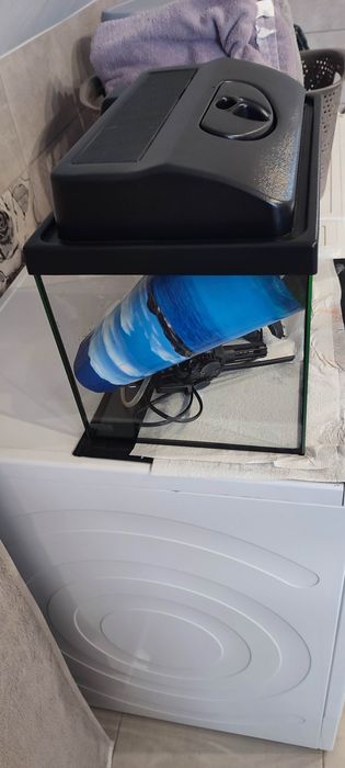 Akwarium z pokrywa oswietleniem i pompką 40/25/25